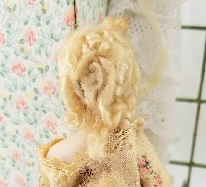DOLLHOUSE  BLONDE PORCELAIN ARTIST LADY DOLL~FINE DETAILS~DRESSED CLOTH BODY. 6"